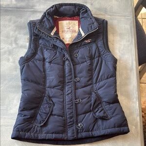 Hollister Women's Navy Puffer Vest